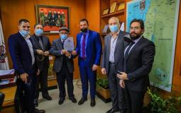 المكتب التنفيذي لاتحاد الشراع والتجديف يزور رئيس بلدية غزة