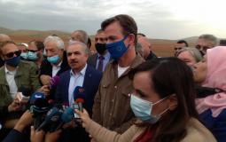 رئيس الوزراء وبعثات الاتحاد الأوروبي يتفقدون قرية حمصة بالأغوار