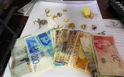 القبض على سارقة مصاغٍ ذهبية