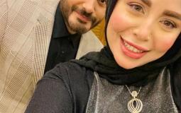 الفنان تامر حسني مع المعجبة الاسكندرانية