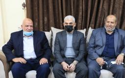 رئيس حماس بغزة يحيى السنوار والقيادي نزار عوض الله والقيادي خليل الحية