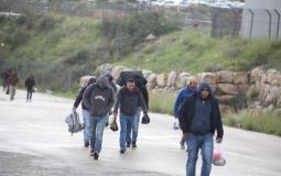 عمال فلسطينيين ملاحقين من الاحتلال