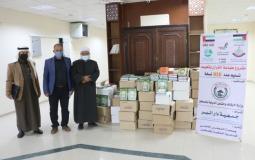 وفد من جمعية المجلس العلمي يزور وكيل وزارة الأوقاف بغزة ويسلم نُسخاً من المصحف الشريف