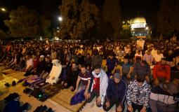 الآلاف يؤدون صلاة التراويح في المسجد الأقصى