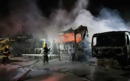 حريق هائل في عدد من الشاحنات في حيفا