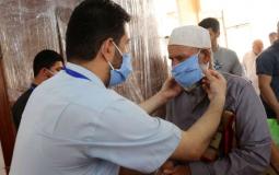 فلسطيني يرتدي كمامة تخوفا من فيروس كورونا في غزة