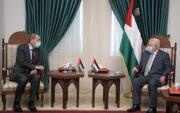 الرئيس عباس خلال استقباله أيمن الصفدي