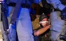قوات الاحتلال خلال اعتقالها أحد الشبان في حي الشيخ جراح