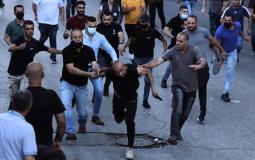 من الاعتداء على متظاهرين في رام الله