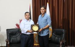 هنية يكرم  سفير الاتحاد الأوروبي للنوايا الحسنة في فلسطين