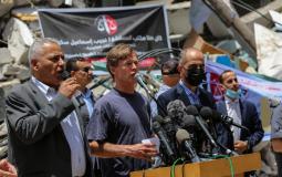 مؤتمر صحفي لممثل الاتحاد الاوروبي في فلسطين على انقاض برج الجلاء بغزة