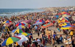 مواطنون على بحر مدينة خانيونس