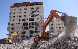 حفارات مصرية تزيل الأنقاض يوم الأربعاء في مدينة غزة