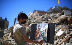 بريشته الذهبية .. "فهد شهاب" ينقل مأساة الغزيين من فوق الركام