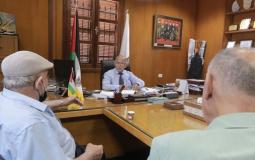 يحيى السراج مع وفد من جمعية فلسطين