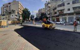 بلدية غزة تنجز أعمال صيانة شارع عمر المختار بالقرب من منطقة العباس