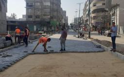 بلدية غزة تشرع بإجراء صيانة مؤقتة للشوارع المتضررة من العدوان