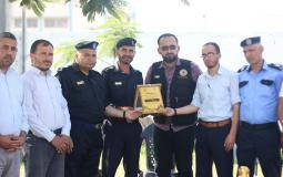 مركز شباب الأمة يكرم قادة وعناصر الشرطة الفلسطينية.