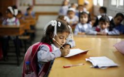 طفلة في مدرسة بغزة - توضيحية
