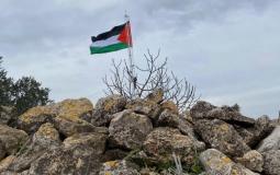 أهالي بيتا يرفعون علم فلسطين على جبل العرمة وصبيح