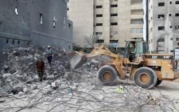 عملية ازالة الانقاض للمنازل المدمرة في غزة