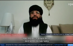 صورة الناطق باسم حركة طالبان سهيل شاهين أثناء اجراء الحوار مع قناة كان الاسرائيلية