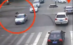 صورة ملتقطة من كاميرا مراقبة صحيفة "ذا صن" البريطانية