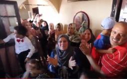 الجدة مها الحصيني خلال الاحتفال مع عائلتها بنتيجة توجيهي 2021