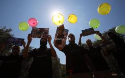 فلسطينيون يطلقون بالونات حارقة تجاه مستوطنات غلاف غزة