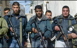 صورة أرشيفية للاسير زكريا الزبيدي وعدد من مقاتلي كتائب شهداء الأقصى