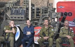 الرئيس الاسرائيلي مع قادة الجيش في مستوطنات غلاف غزة