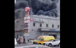 حريق ضخم في مجمع تجاري في قلنسوة