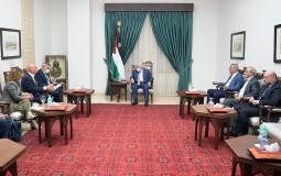 لقاء الرئيس عباس بوزيري الصحة والتعاون الإقليمي الإسرائيليين