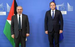 رئيس الوزراء محمد اشتية مع ممثل الاتحاد الأوروبي أوليفر فارهيلي