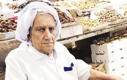 حسن أشكناني "أبو رائد" أقدم بائع تمور في سوق المباركية بالكويت