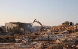 الاحتلال يهدم 4 محال تجارية قيد الإنشاء غرب رام الله