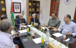 بلدية غزة تبحث مع لجنة تجار سوق الزاوية سبل تنظيم السوق