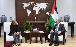 رئيس الوزراء محمد اشتية يلتقي مديرة بعثة الوكالة الأميركية للتنمية الدولية ألير غروبز