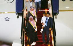 لحظة وصول الأمير مقرن بن عبدالعزيز إلى السعودية اليوم