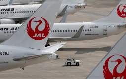 طائرات تابعة للخطوط الجوية اليابانية في مطار طوكيو