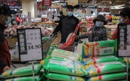 الصين تدعو مواطنيها إلى تخزين المواد الغذائية