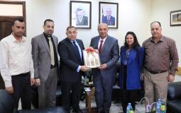 أبو مويس يبحث مع السفير المصري سبل توسيع آفاق التعاون بمجال التعليم العالي