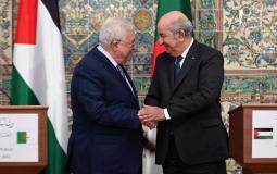 الرئيس عباس ونظيره الجزائري عبد المجيد تبون خلال لقائهما اليوم