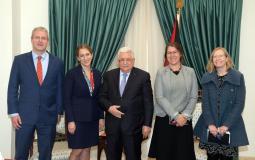 الرئيس عباس يستقبل مساعدة وزير الخارجية الأميركية