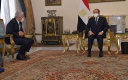 الرئيس المصري عبد الفتاح السيسي ووزير الخارجية الإسرائيلي يائير لابيد