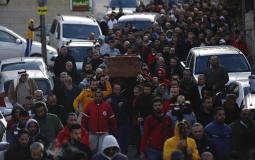 مئات الفلسطينيين يشيعون جثمان الشهيدة مسالمة شمال رام الله