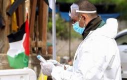 طبيب يأخذ عينات كورونا في فلسطين
