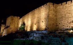 الاحتلال يضيء سور القدس برسومات تلمودية