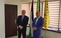 أحمد أبو هولي خلال لقاء السفير البرازيلي لدى فلسطين أليساندرو كاندياس