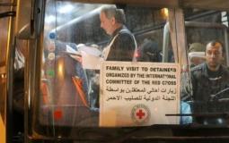 الصليب الأحمر خلال زيارات أهالي الأسرى - أرشيف